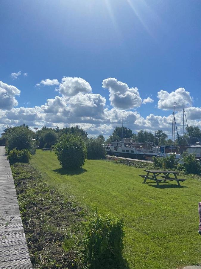 C'Est La Vie Houseboat Hotel Nederhorst den Berg Eksteriør billede