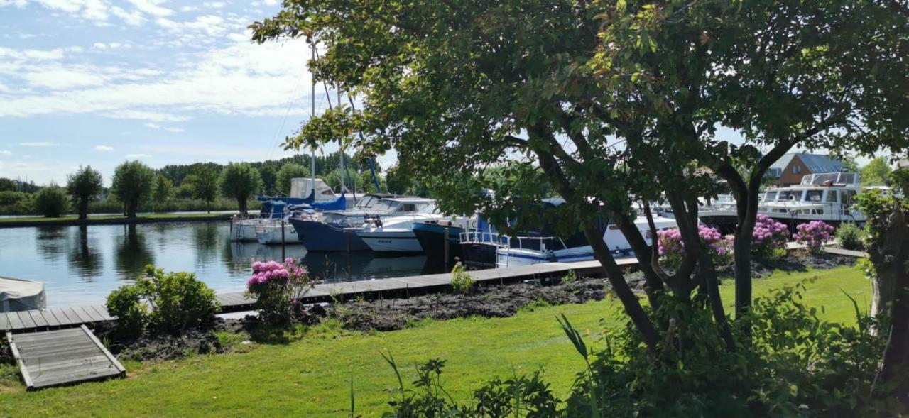 C'Est La Vie Houseboat Hotel Nederhorst den Berg Eksteriør billede